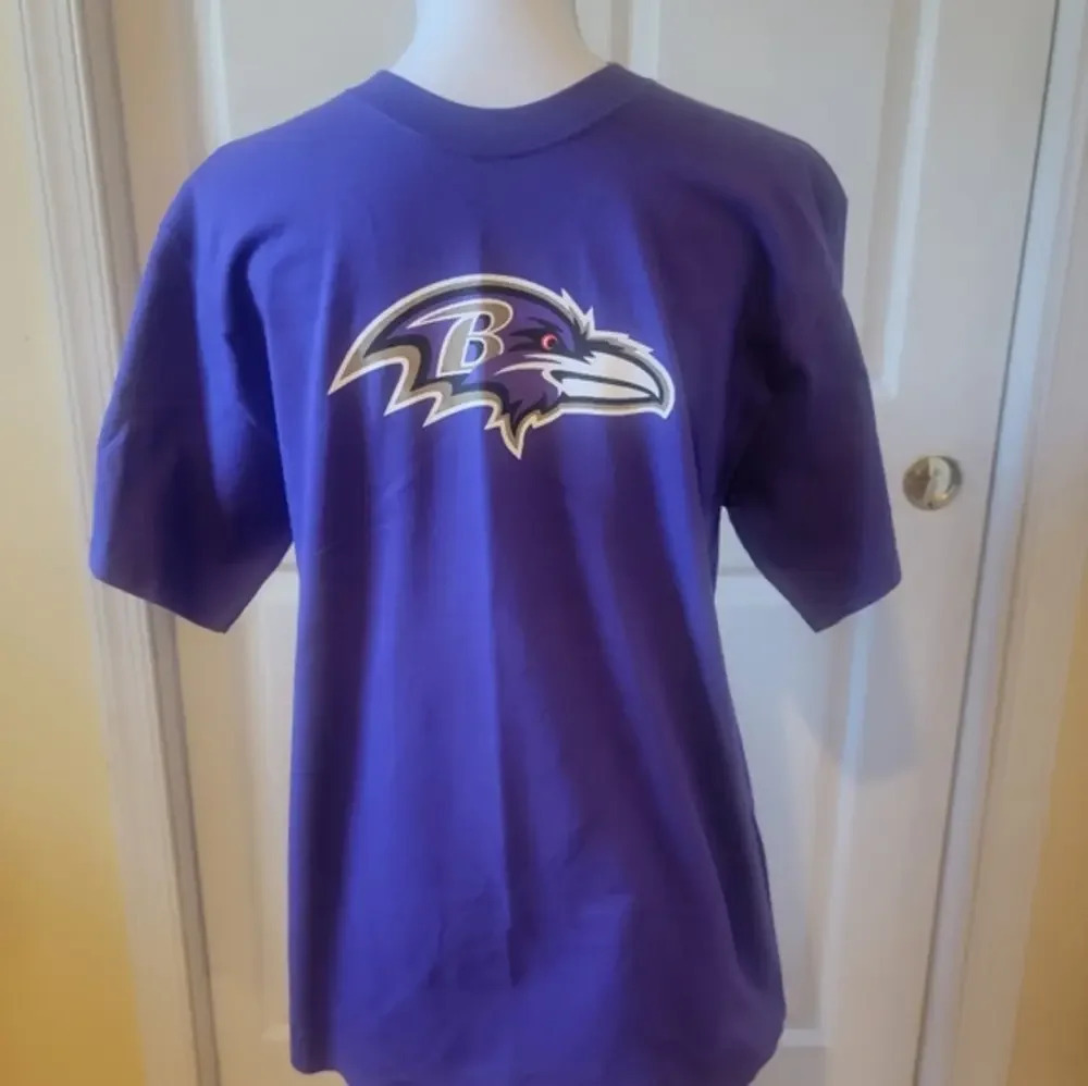 NWOT - MEN'S‎ RAVENS SHORT SLEEVE TEE SHIRT (sz med)